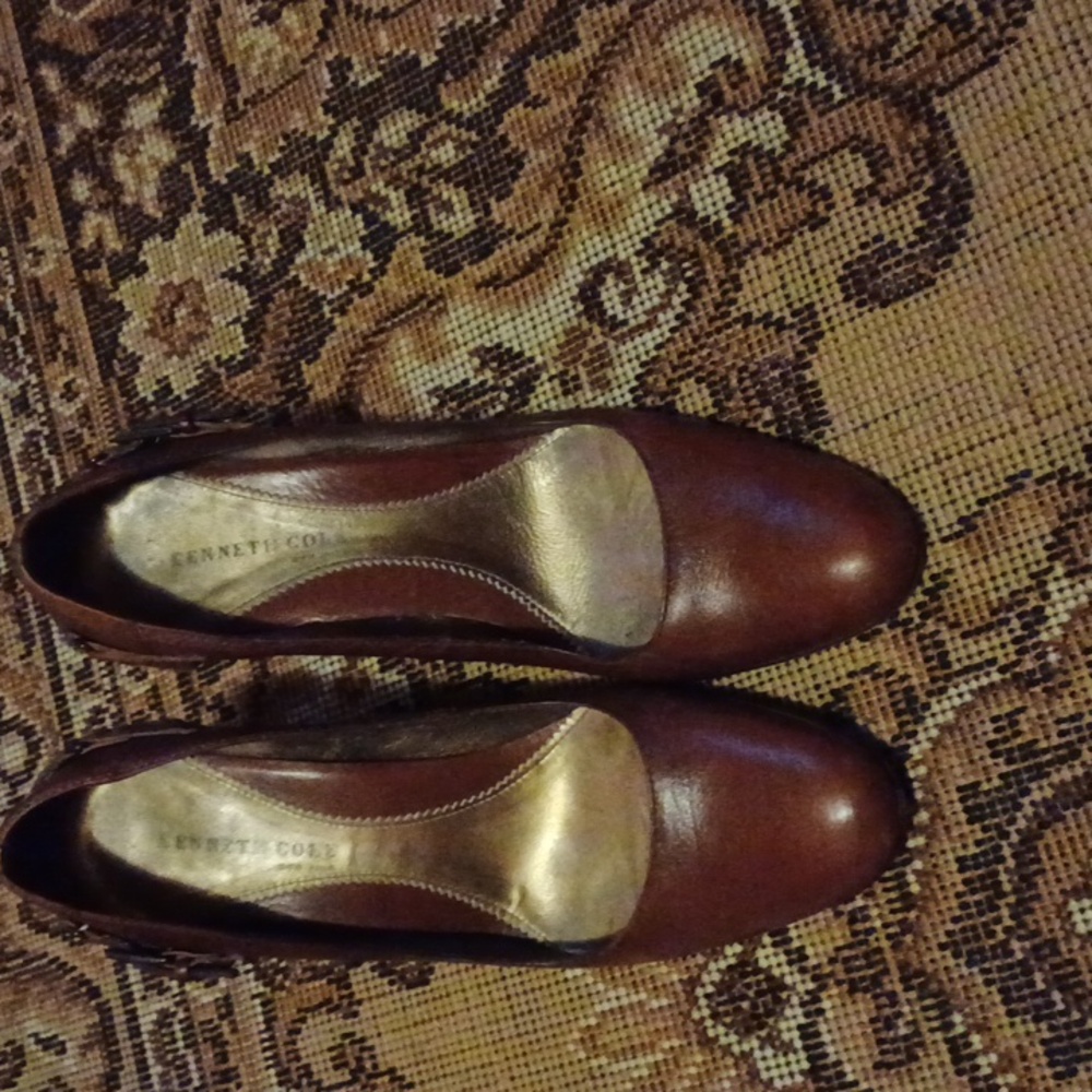 Used Pair of Kenneth Cole 8 m